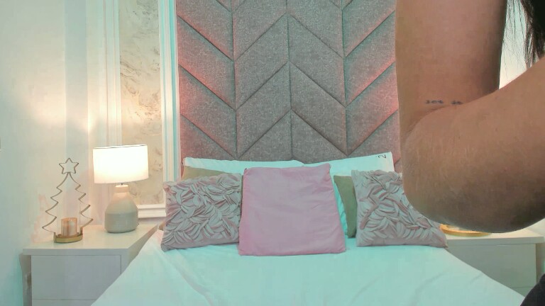 ScarletShinee's Streamate show and profile