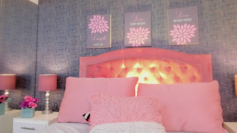 KatieeGomez's Streamate show and profile