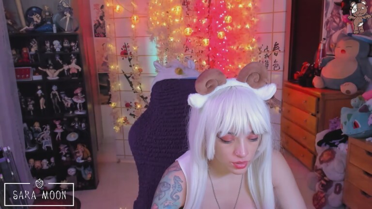 SaraMoon100's Streamate show and profile