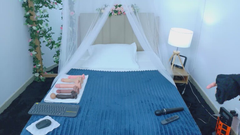 Foxxy_lov's Streamate show and profile