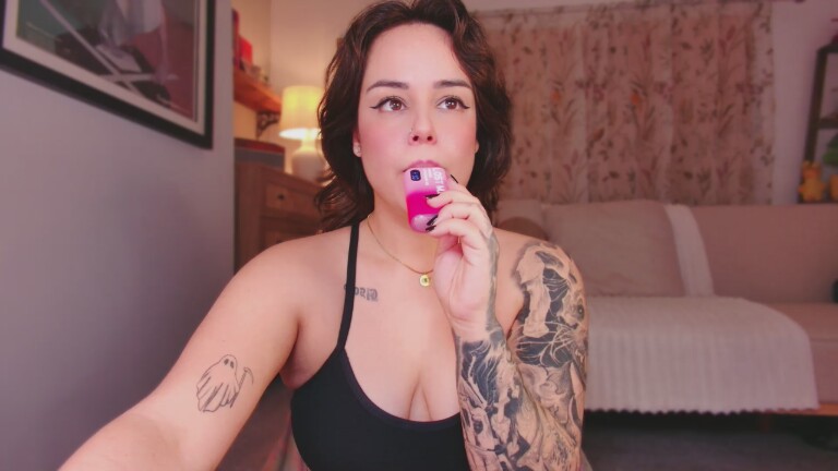 Aerin's Streamate show and profile