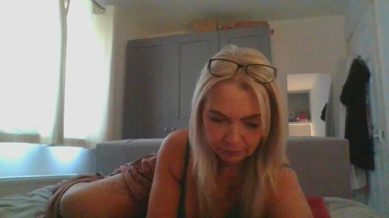 Elly49's Streamate show and profile