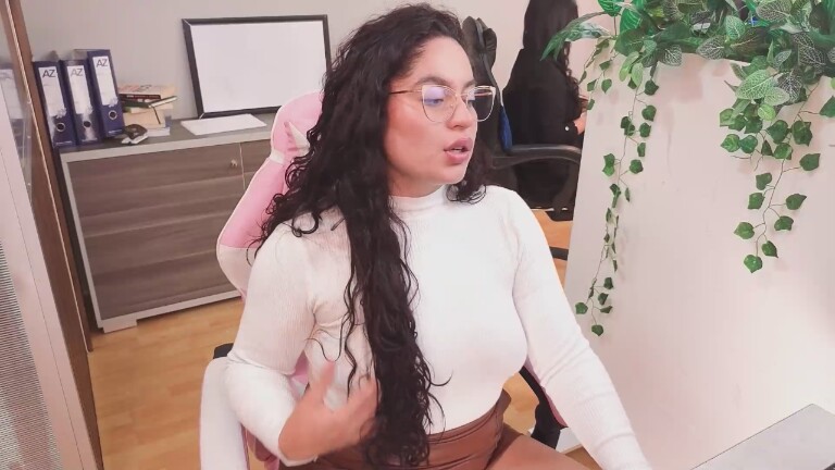 SharaThomas's Streamate show and profile