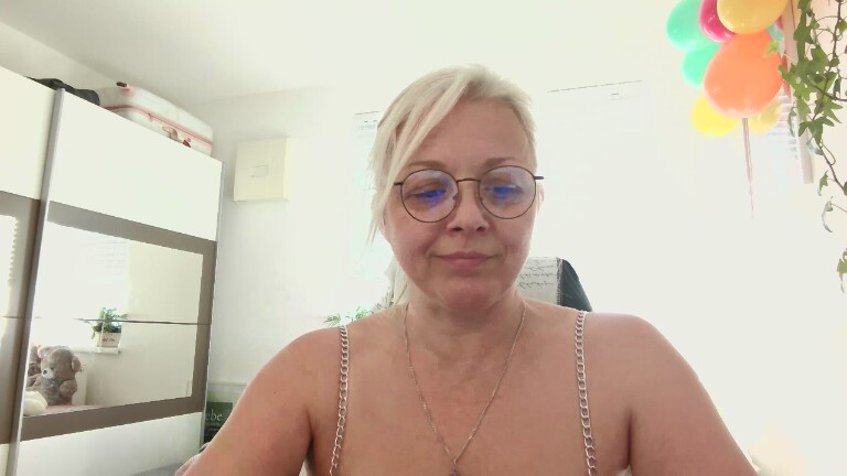 LinsyKim's Streamate show and profile