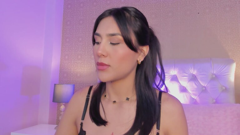 KatieeGomez's Streamate show and profile