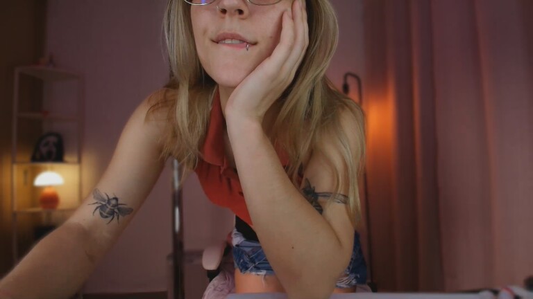 LindaSofiaa's Streamate show and profile