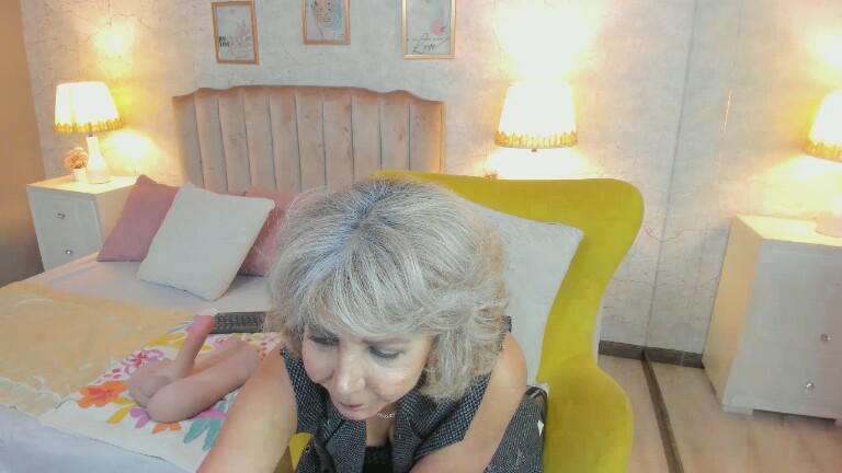 MoulinLamour's Streamate show and profile