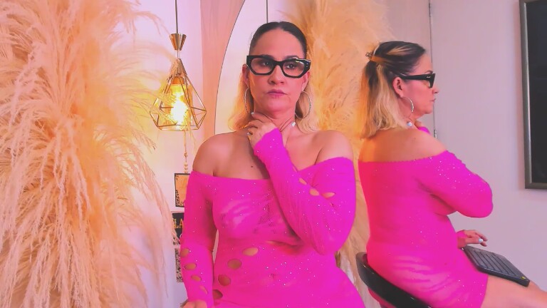 SaraDiesss's Streamate show and profile