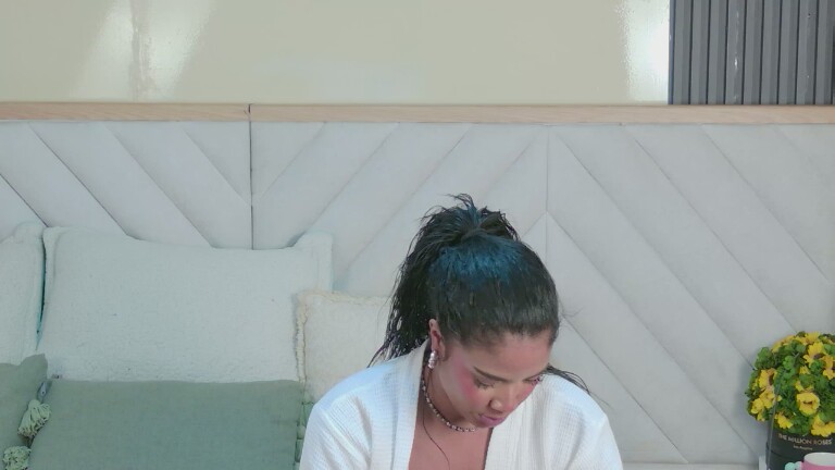 KarinaSanz's Streamate show and profile