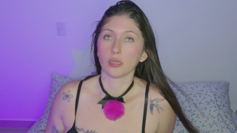 EmmaShaykk's Streamate show and profile