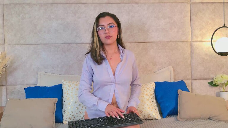 IsaRose's Streamate show and profile