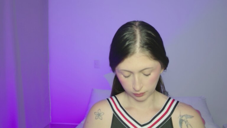 EmmaShaykk's Streamate show and profile