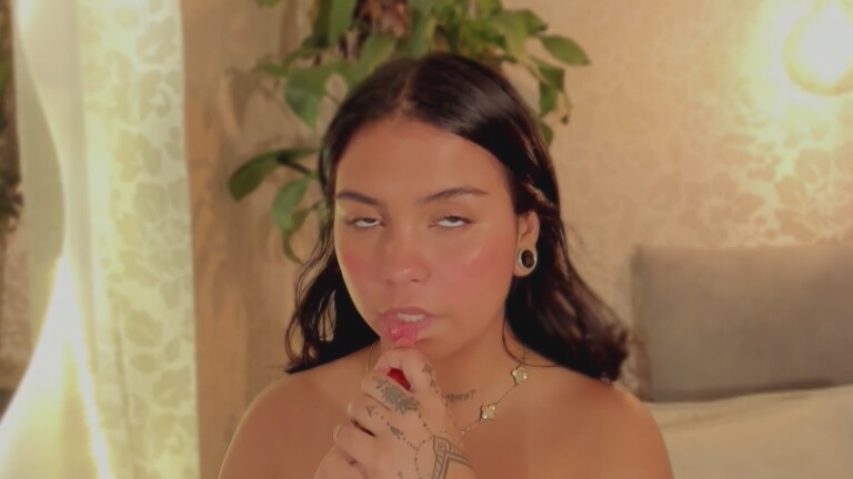 Shehell's Streamate show and profile