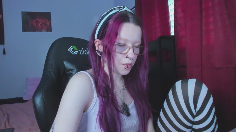 NikkiVill's Streamate show and profile