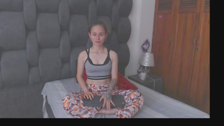 Sophiamiller18's Streamate show and profile