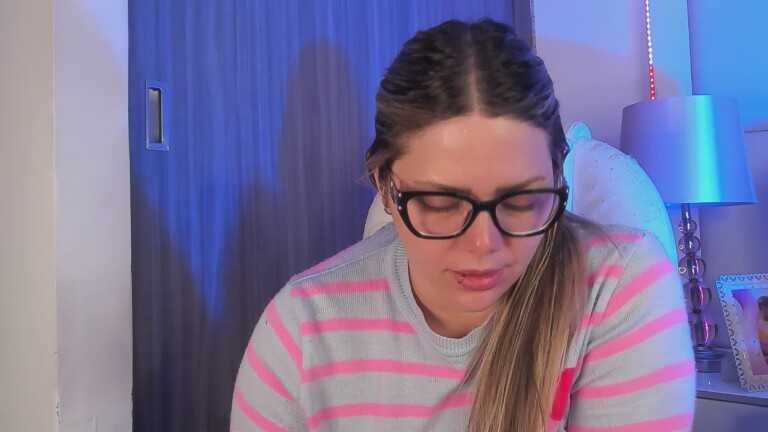 MurielHall's Streamate show and profile