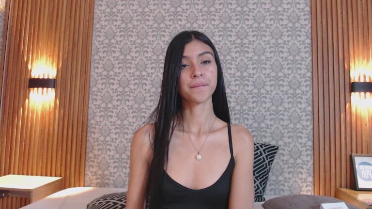 Charlotte_18's Streamate show and profile