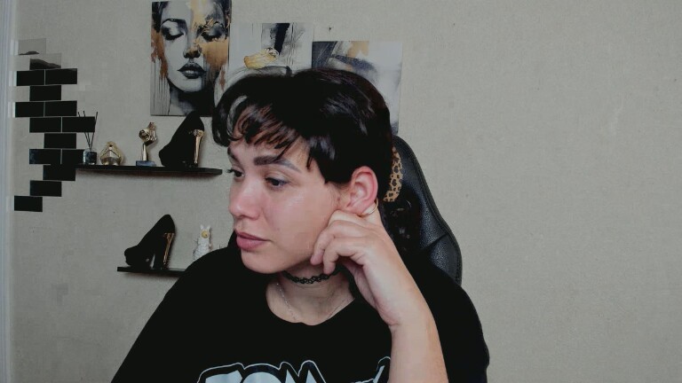 GlamNova's Streamate show and profile