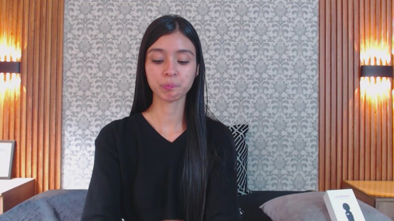 Charlotte_18's Streamate show and profile