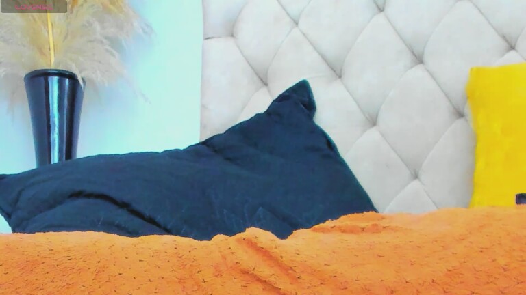 hathor018's Streamate show and profile