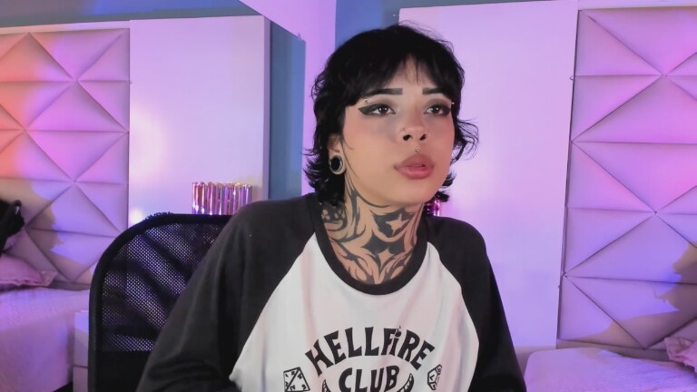 MissTomie19's Streamate show and profile