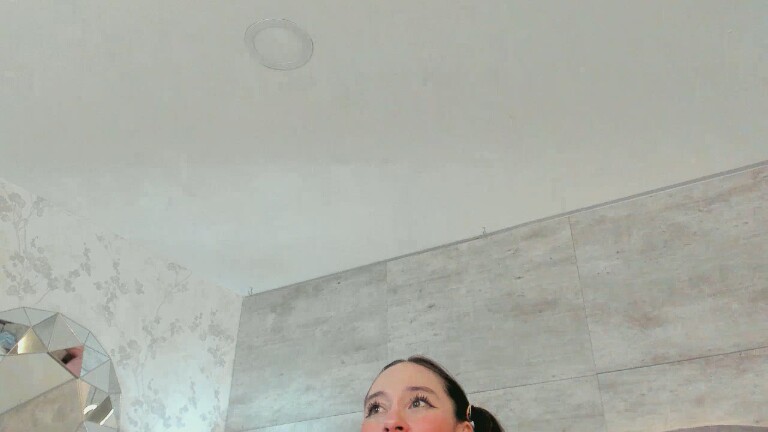 TaniaKatts's Streamate show and profile