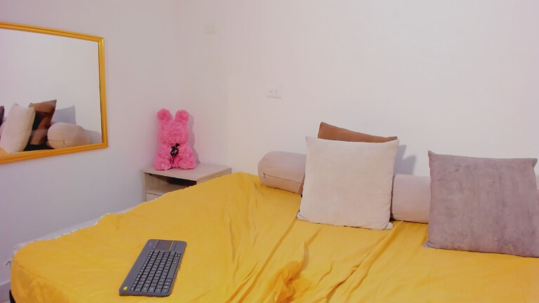 Lia_22's Streamate show and profile