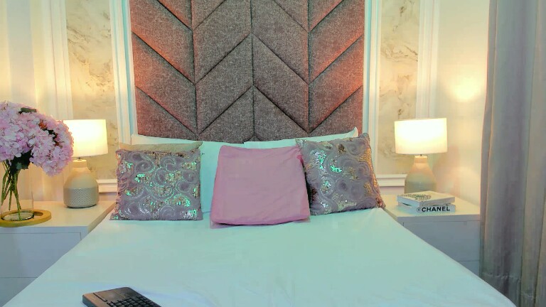 ScarletShinee's Streamate show and profile