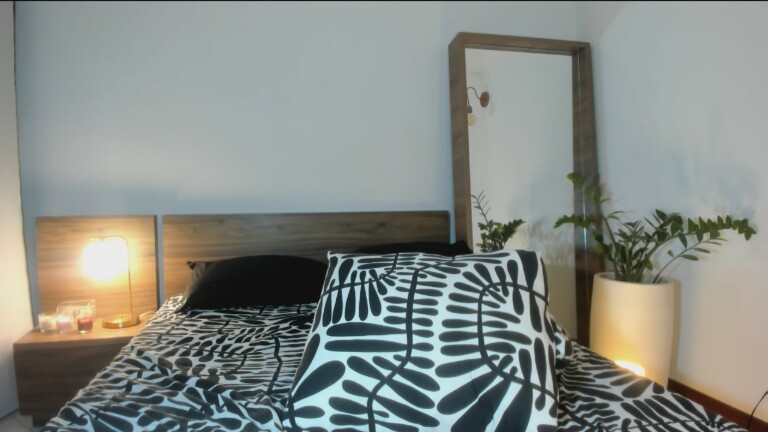 RousseSavely's Streamate show and profile