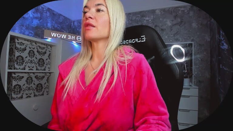 BE_WOW's Streamate show and profile