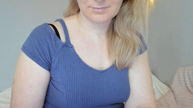 XxSweety_GirlxX's Streamate show and profile