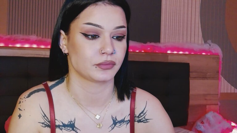 LORAAx's Streamate show and profile