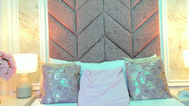 ScarletShinee's Streamate show and profile