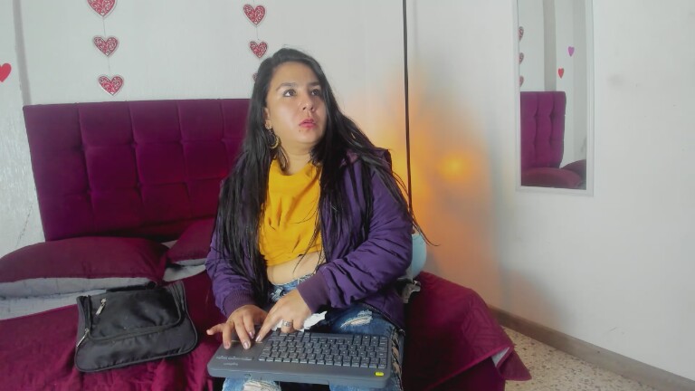 Naslly_Z's Streamate show and profile