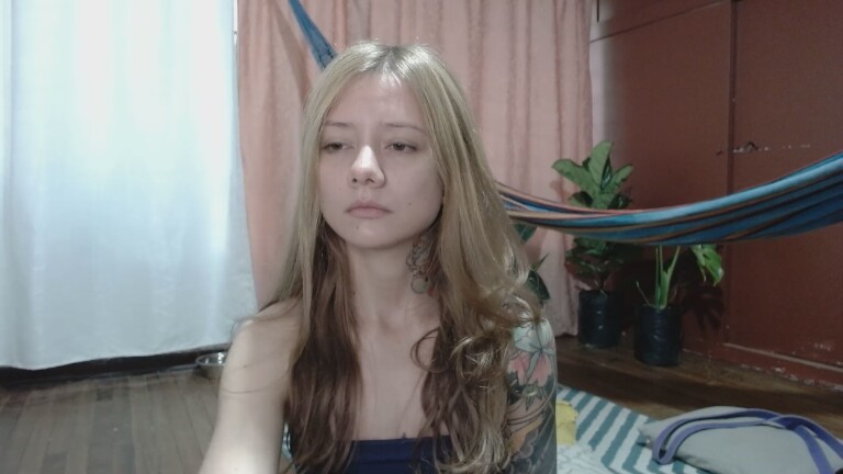 VicktoriaLou's Streamate show and profile