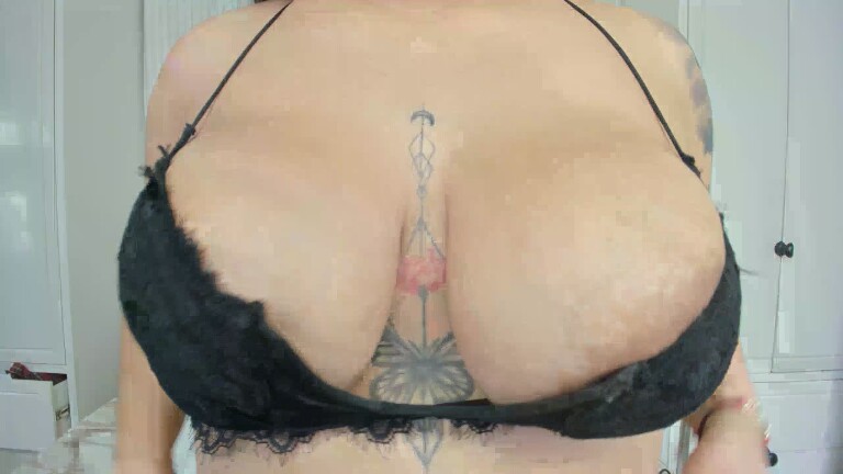 ValeriaYoung's Streamate show and profile